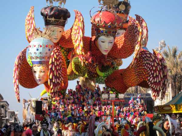 Viareggio and the Carnival, a fantastic combination